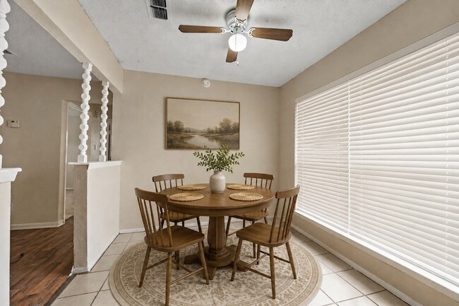 Building Photo - 6301 Sunnybrook Dr