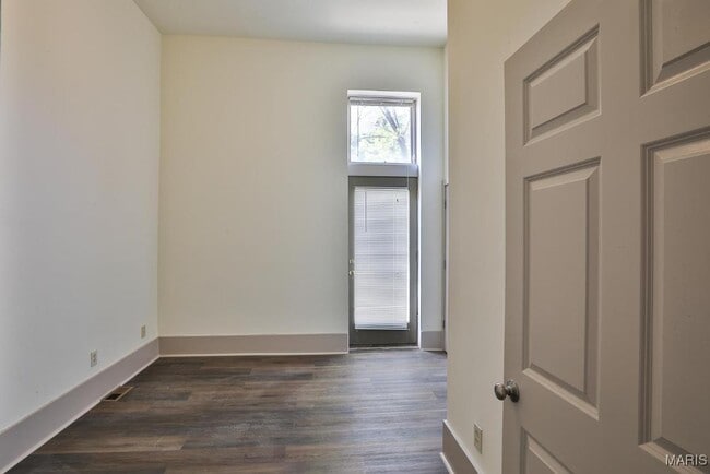 Building Photo - 3868 Shenandoah Ave