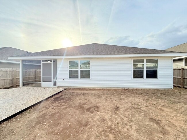 Building Photo - 4-Bedroom Home - Community Park/Splash Pad