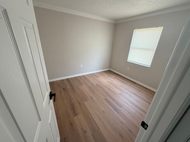 Building Photo - THREE BEDROOM POOL HOME!!!!