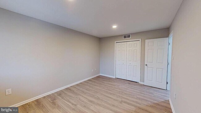 Building Photo - 564 Wilson Bridge Dr