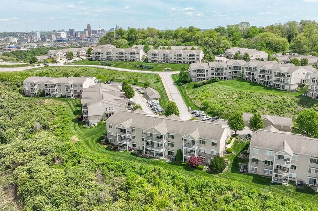 Building Photo - 323 Skyview Ct