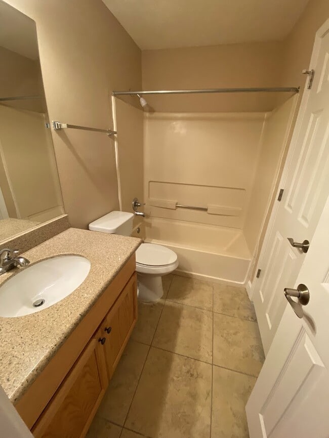 Building Photo - 32 Skystone Ct