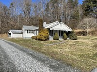 Building Photo - 1943 Blowing Rock Blvd