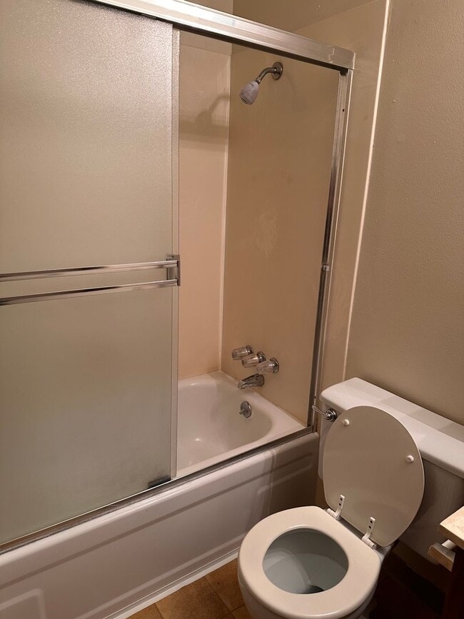 Building Photo - Charming 2-Bedroom Townhome in North Davis...