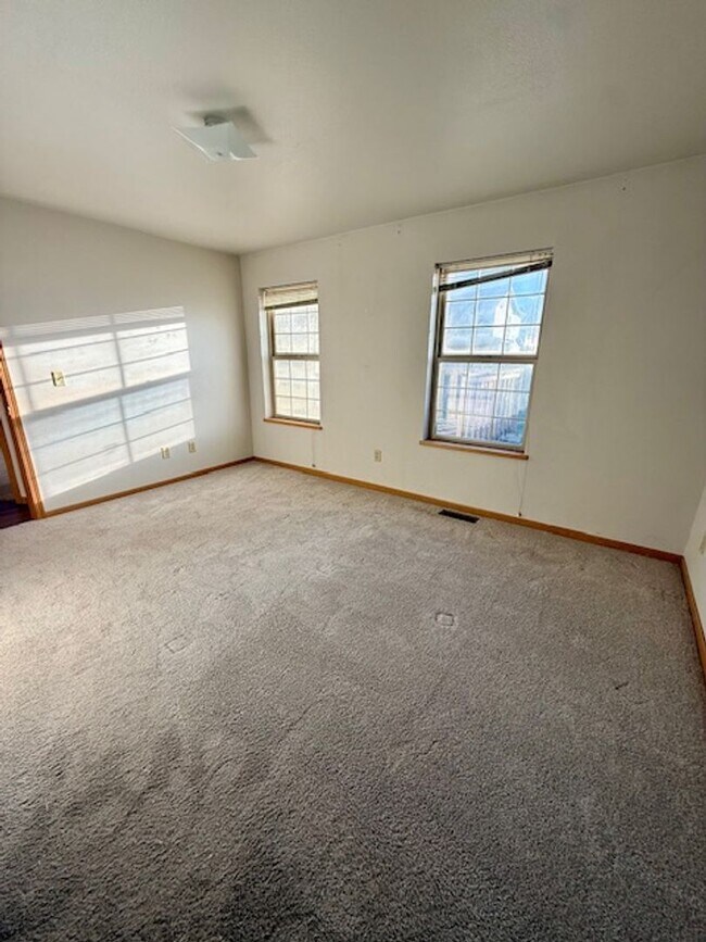 Building Photo - 726 Meagher Ave