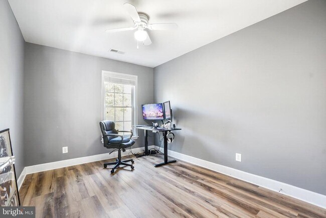 Building Photo - 14899 Potomac Branch Dr