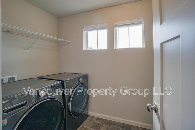 Building Photo - 13802 NE 117th Ave
