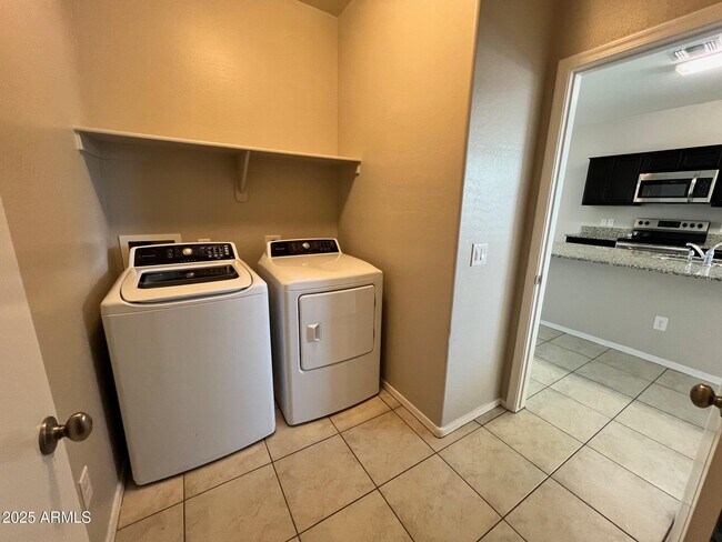 Building Photo - 28945 N Amber Way