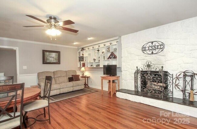 Building Photo - 12320 Winget Rd