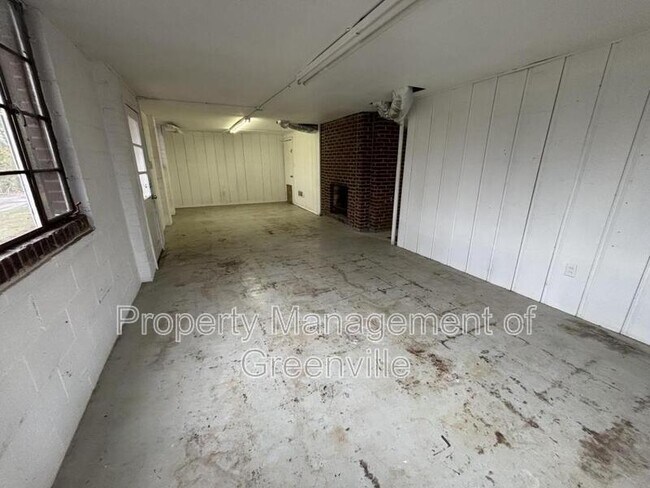 Building Photo - 105 Rockmont Rd