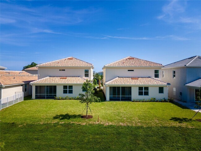 Building Photo - 3701 Greenway Dr