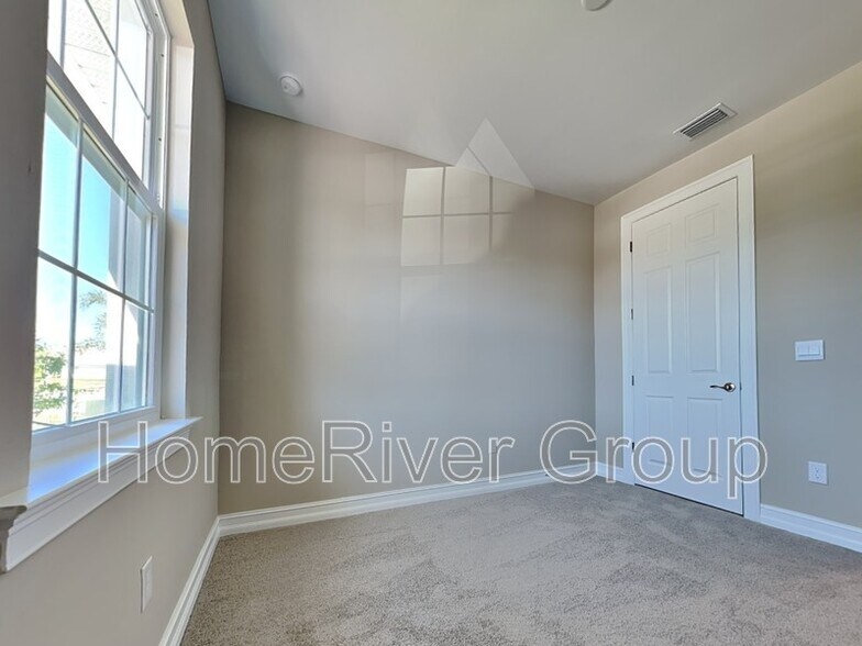 Building Photo - 1098 Enbrook Lp