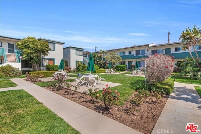 Building Photo - 2033 Euclid St