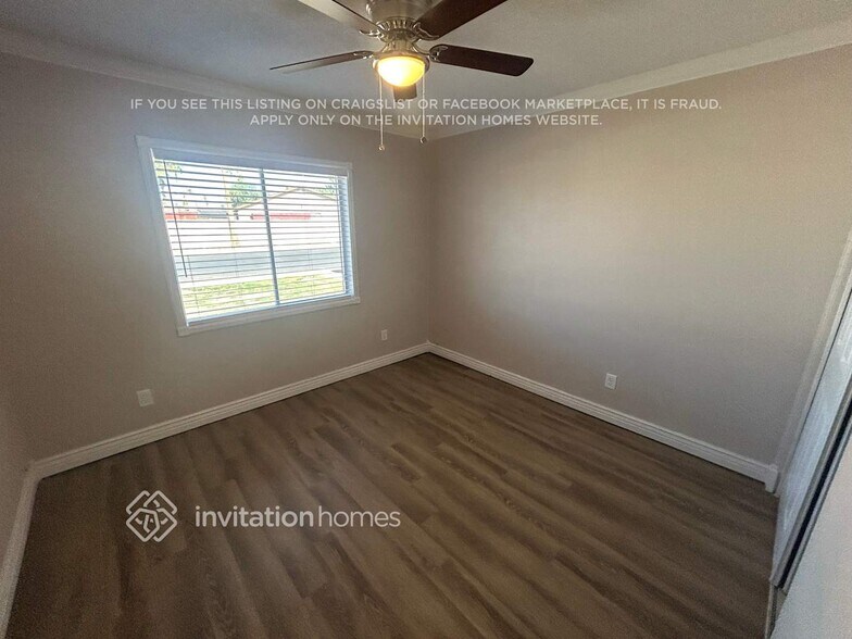 Building Photo - 5419 W Mercer Ln