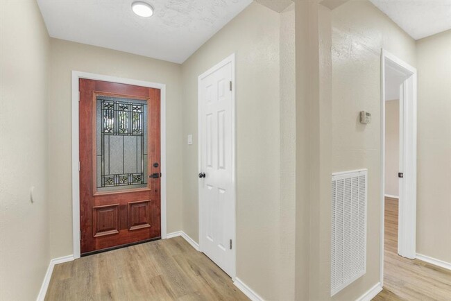 Building Photo - 9611 Camrose Ct