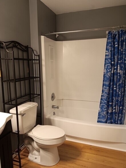 Building Photo - 8015 Tiburon Cir