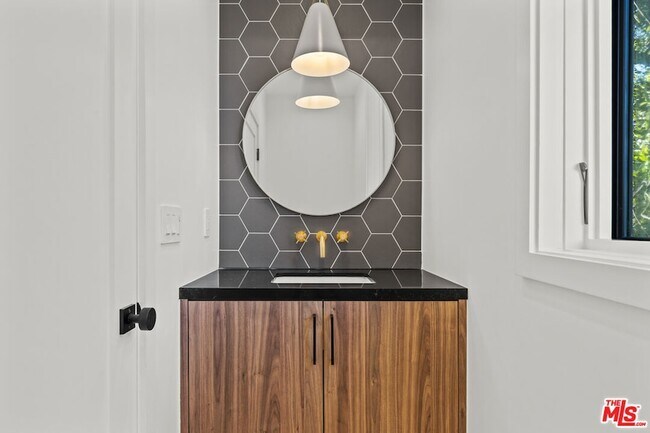 Building Photo - 14535 Killion St