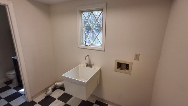 Building Photo - 108 Steele Dr