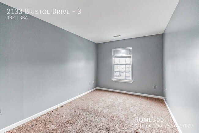 Building Photo - Three Bedroom Townhome Avington Park Commu...