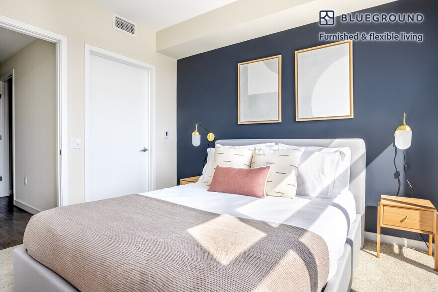 Building Photo - 690 Long Bridge Street