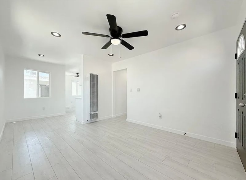 Building Photo - 518 N Wilmington Ave