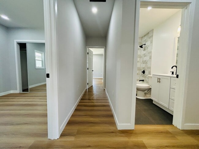 Building Photo - Fully Remodeled 3-Bedroom Home with Front ...