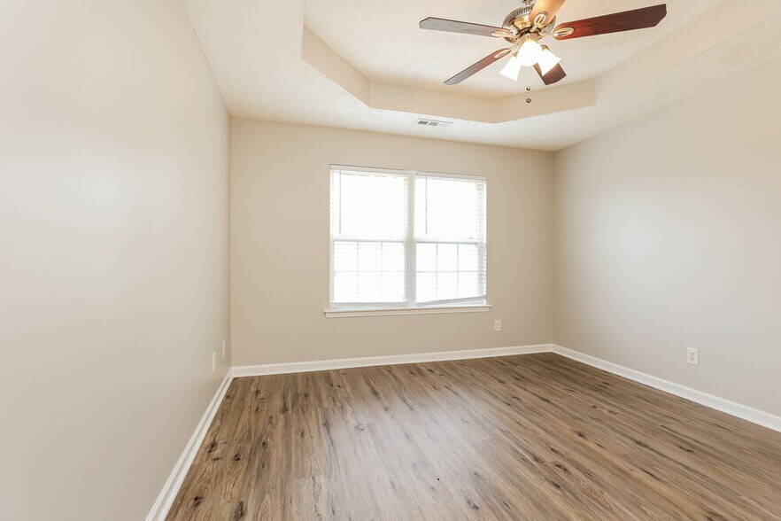 Building Photo - 802 Clouddale Ct