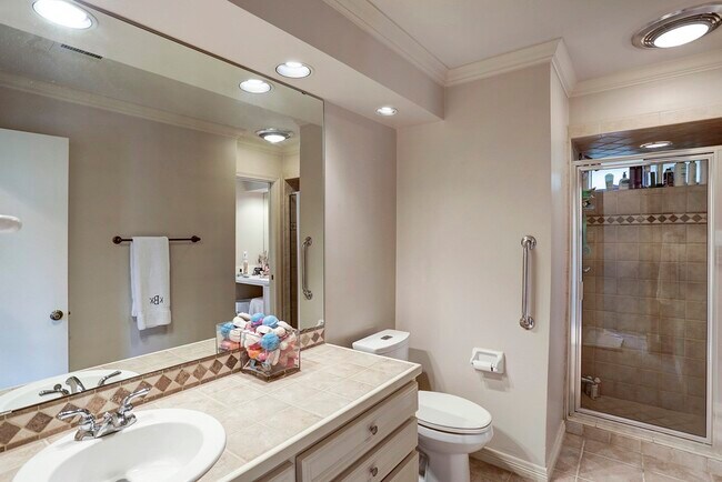Building Photo - 1611 Potomac Dr