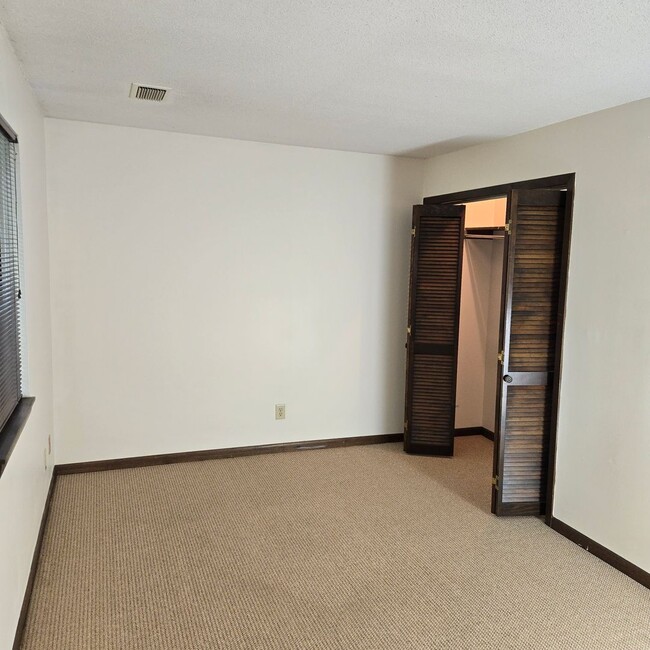 Building Photo - 2 Bed 1.5 Bath North Johnson City Duplex S...