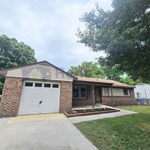 Building Photo - 5916 Vernon Dr