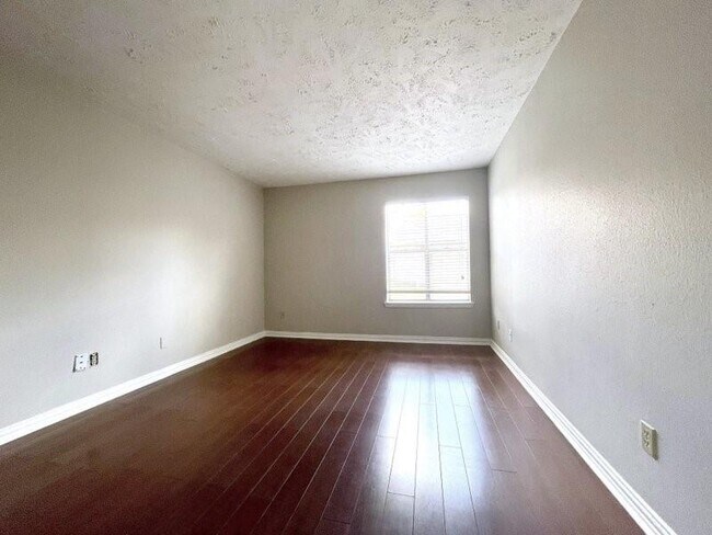Building Photo - 10555 Turtlewood Ct