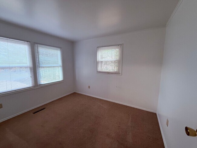 Building Photo - 120 Flagg Ct