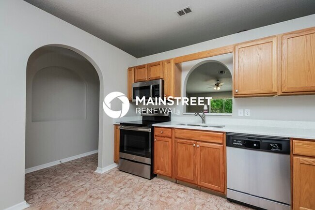 Building Photo - 3 Bedroom Pet-Friendly Home in Kissimmee, FL with Main Street Renewal