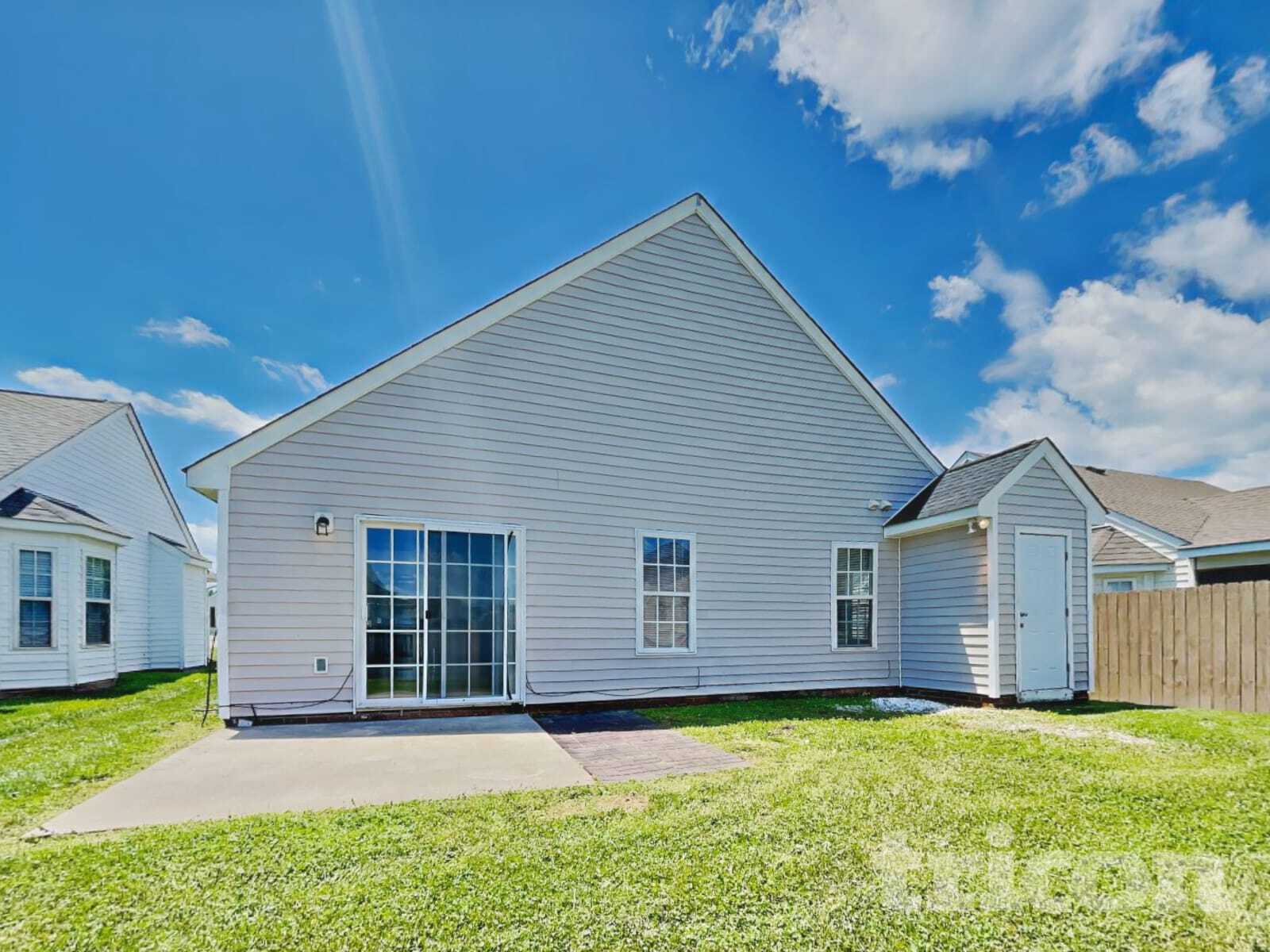 Building Photo - 5169 Parkerwood Dr