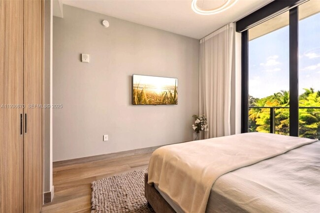 Building Photo - 3581 E Glencoe St