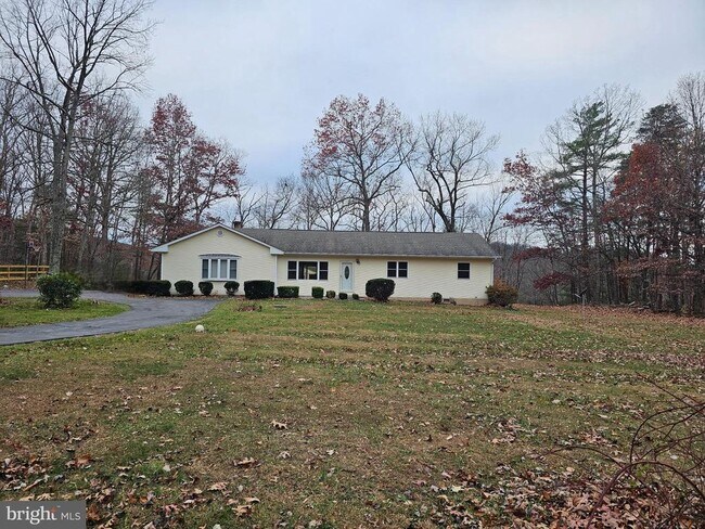 Building Photo - 310 Blue Mountain Rd