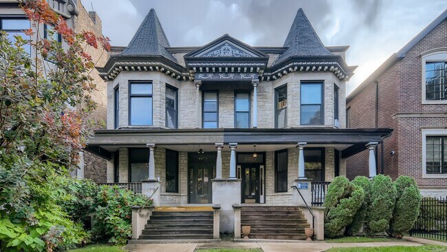 Primary Photo - 4053 N Greenview Ave