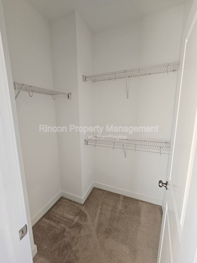 Building Photo - 209 Westpark Ct