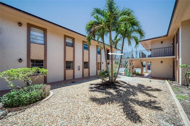 Building Photo - 16881 Davis Rd