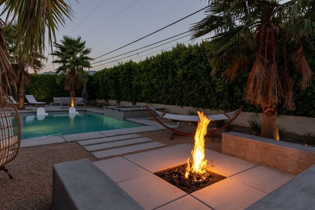 Building Photo - Luxury Oasis with Pool in Palm Springs (Monthly Only - No Long Term)