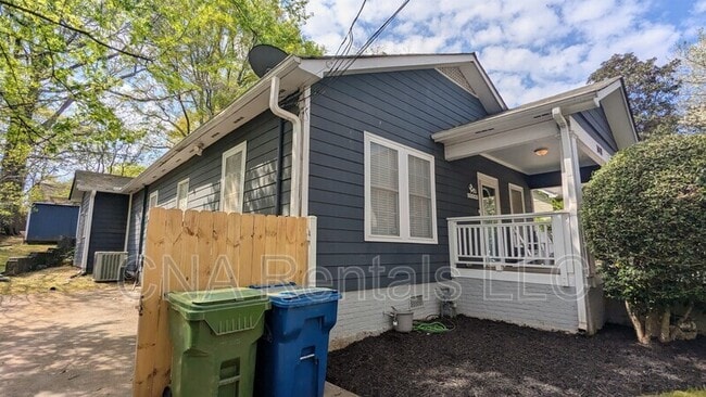 Building Photo - 1411 May Ave SE