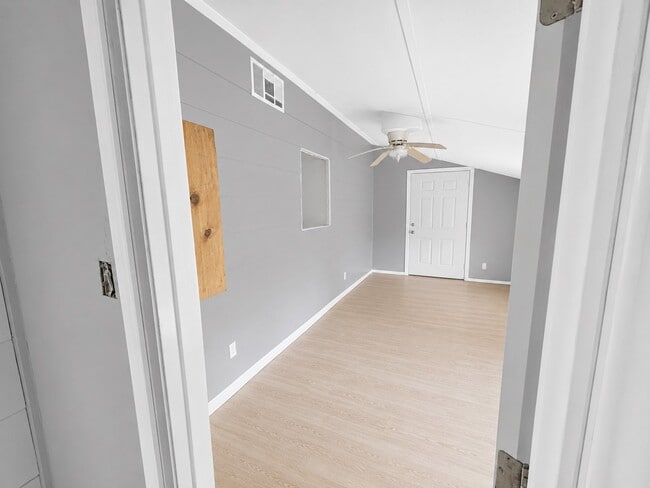 Building Photo - 227 Live Oak Ln