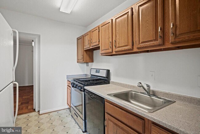 Building Photo - 4242 East-West Hwy