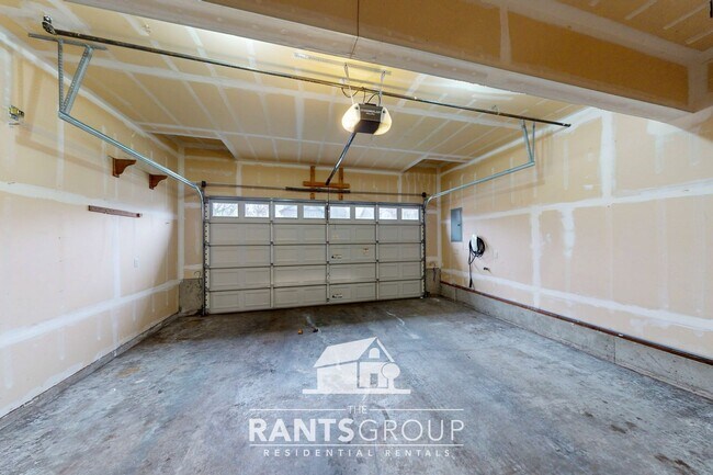 Building Photo - Updated Yelm Home with A/C, Bonus Room, and Fenced Yard!