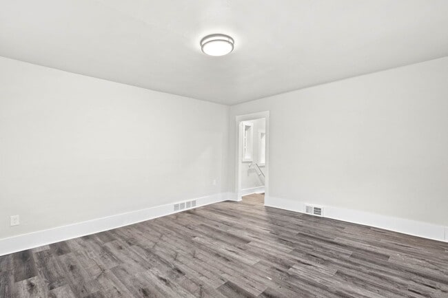 Building Photo - Stunning 4 bedroom home in Mt. Washington available January 2nd!