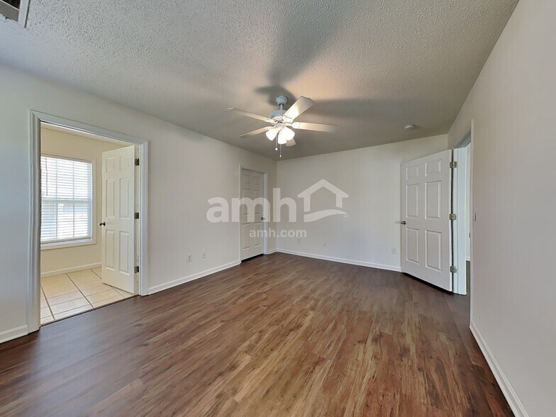 Building Photo - 112 Charlotte Ct