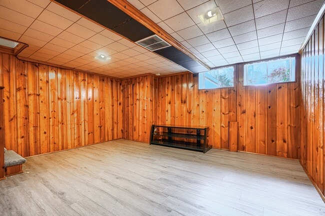 Building Photo - 414 Westfield Rd