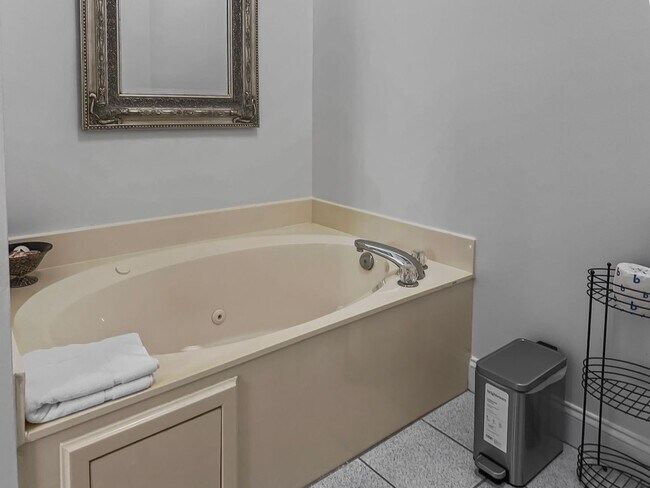 Building Photo - Fully furnished 3-Bedroom in The Plaza of Destin
