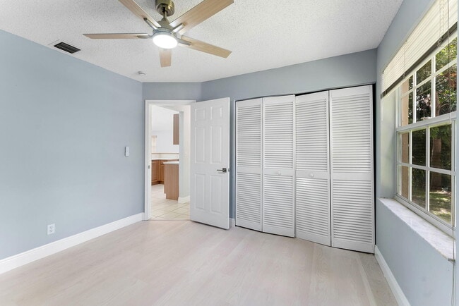 Building Photo - 1248 Lake Breeze Dr